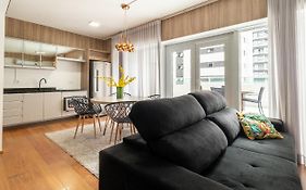Duplex Decorado com dois quartos no Batel
